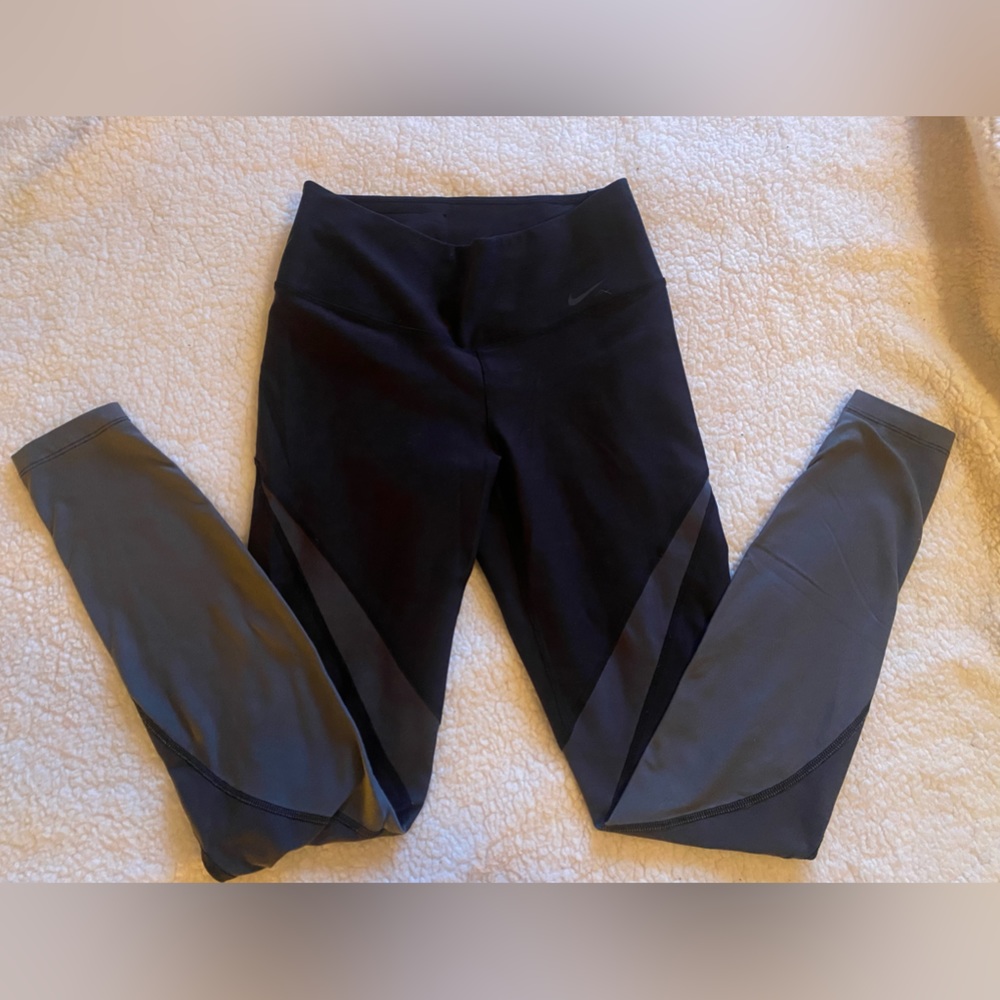 Nike yoga pants size small